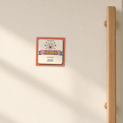 Jislaaik magnet (Sunny Mix): Cream enamel fridge door in morning window light, oak handle
